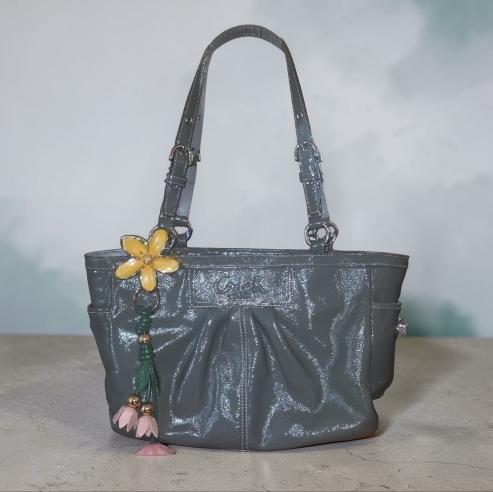 Coach POPPY GREEN PATENT LEATHER GREAT CONDITION SHOULDER BAG.